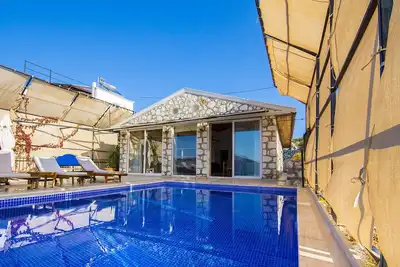 Image de Villa 2 chambres avec piscine privée et vue sur la mer, à 400m de la plage