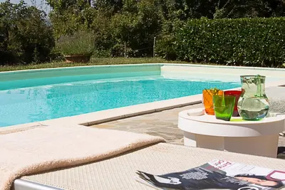 Image de Belle maison 3br avec piscine dans les bois!