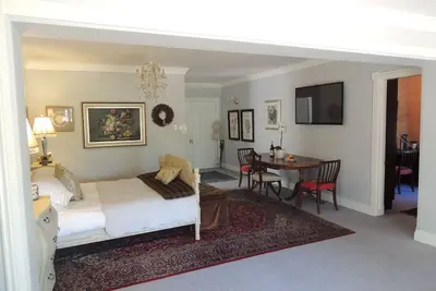 Image de Appartement De Luxe avec entrée privée dans un beau jardin indigène