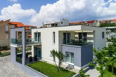 Image de Des vacances actives dans une villa urbaine moderne proche des 3 plages et de la ville