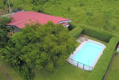 Image de Casa Loritos, Surf, Pool, Confort & Tranquility 3Bdr. Maison de 1100pc, 2700