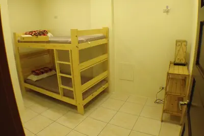 Image de chambre propre et confortable