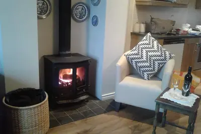 Image de Coastguard Cottage, surplombant le port de Newcastle.