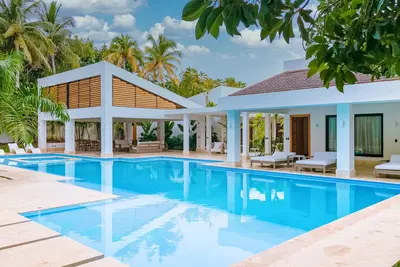 Image de Familial | Près de La Marina | Golf Front | Piscine chauffée | Jacuzzi