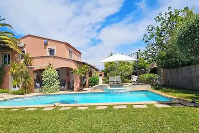 Image de 180m² villa with swimming pool, quiet and not overlooked