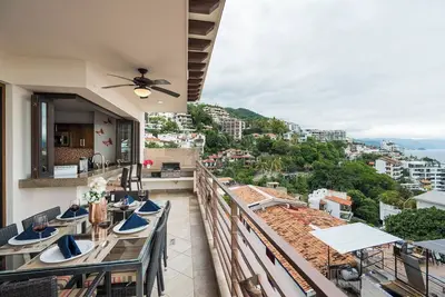 Image de 2 bed 2 bath Ocean View Suite · R405