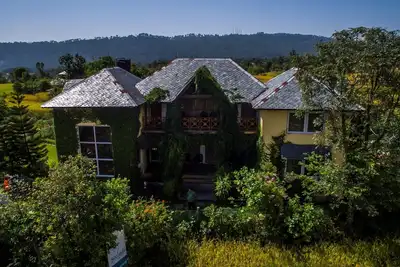 Image de Seclude Palampur - Chambre des maîtres avec lit rond