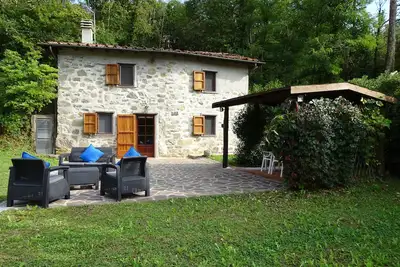 Image de Cottage situé dans ses propres bois près de Lucca