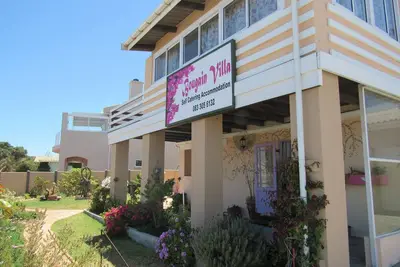Image de Appartements côtiers tranquilles avec vue sur la mer - spectaculaires couchers de soleil