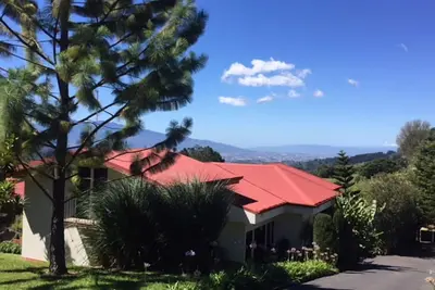 Image de Cartago Hills Home avec vue imprenable sur San Jose