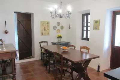 Image de Charmante maison en pierre dans Hillside Village avec une vue imprenable sur la terrasse - wifi