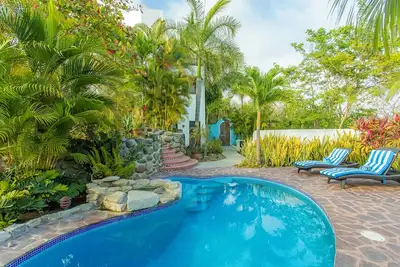 Image de Private Heaven avec une vue imprenable!