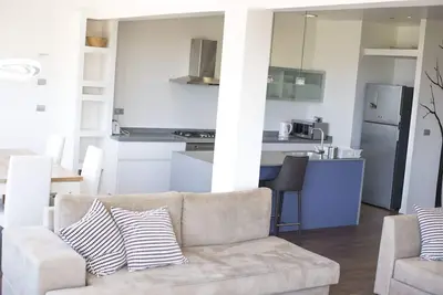 Superbe Penthouse avec une vue incroyable sur la plage + peut accueillir jusqu'à 7 personnes