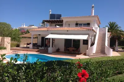 Image de villa magnifiquement rénové avec vue sur la mer sur l'emplacement exclusif