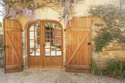 Image de Superbe et spacieux 2 chambres à coucher converties grange appartement.