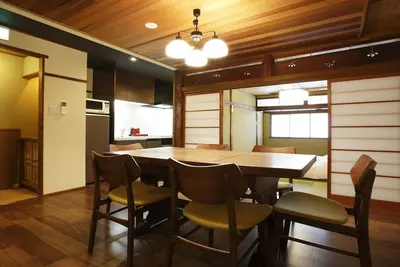 Image de Grande maison de luxe adaptée aux familles proche du château de Nijo et du centre-ville de Kyoto