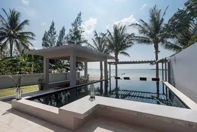 Image de 4 Bedroom Luxury Villa - Absolute Beachfront