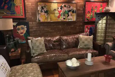 Appartement confortable, artistique et orienté affaires dans le quartier bancaire