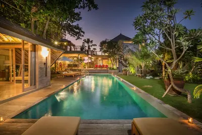 Image de Superbe et Vintage Villa près de la plage à Canggu