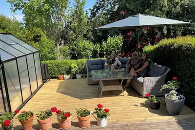 Image de maison de ville fraîche à proximité de la plage et du centre-ville de Stockholm