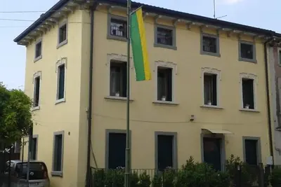 Image de Pastrengo: Maison avec jardin près du lac de Garde.