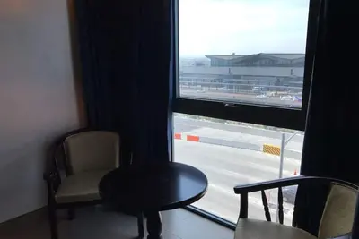 Image de Meilleur emplacement! Studio avec Parking et Vue sur l'Aéroport