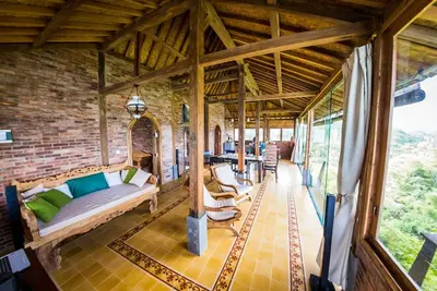 Image de Villa Batu Hill est une maison limasane de style traditionnel.