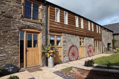 Image de Le grenier à grain est une conversion de grange magnifiquement restaurée et unique