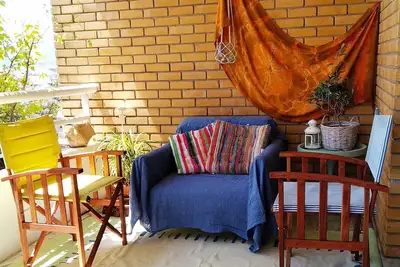 Image de Penthouse de Vana avec balcon confortable et relaxant entièrement meublé