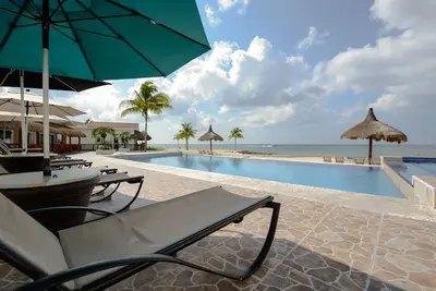 Image de Une belle villa pour dans une communauté tranquille, à quelques pas de la plage, ponton privé
