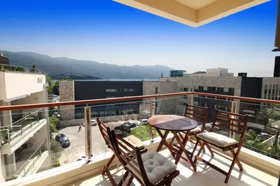 Image de Élégant - luxe deux chambres app - Près de la vieille ville