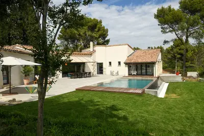 Image de Spacieuse Villa Renove Tres Cosy De Plein Pied Avec Piscine Et Spa