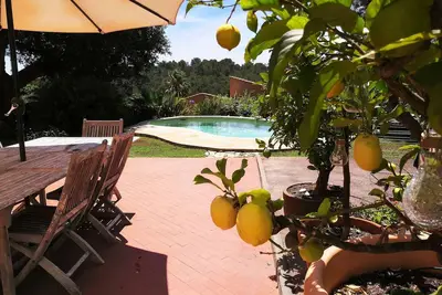Image de Charme Neoprovençal, calme et paisible, face sud villa avec piscine privée
