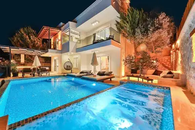 Image de Récemment rénové 3 chambres Villa avec piscine très privée et de bonnes vues sur la mer