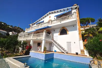 Image de Villa pour 8 personnes avec piscine privée (pas de jeunes aceptés)