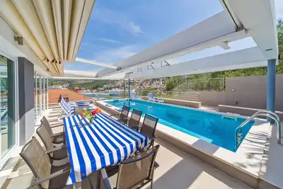 Image de Villa Ancora avec piscine privée et vue sur la mer