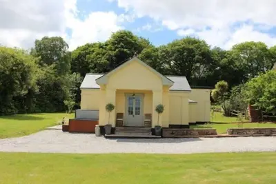Image de Just outside Exeter, stunning views of Devon hills, estuary and the sea beyond.