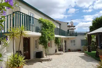 Image de Grand haute spécification Appartement au étage, avec piscine et jardins