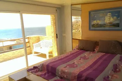 Image de Alger: maison pied dans l'eau avec accès direct à la crique de la maison