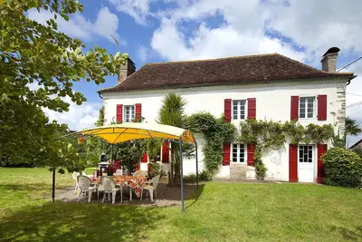 Image de Belle ferme avec piscine, près de la rivière et du village médiéval