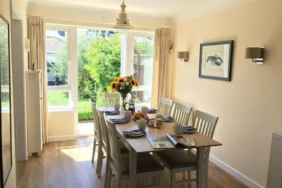 Image de Maison de luxe de 3 chambres dans le centre de Chichester; calme, parking, magnifique jardin
