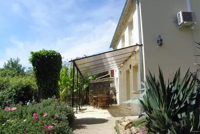 Image de Ancienne dépendance renovée avec Spa, au calme, dans la verdure, proche Avignon