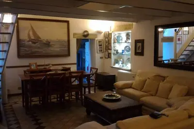 Image de centre historique: appartement dans une maison ancienne avec 800 terrasse avec vue sur la mer