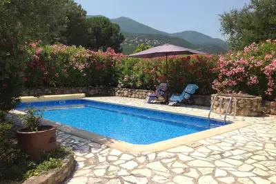 Image de Maison au calme avec piscine*grand jardin*vue spectaculaire*proximite du village