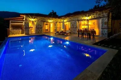 Image de Villa parfaite pour une lune de miel romantique, avec jacuzzi et piscine isolée