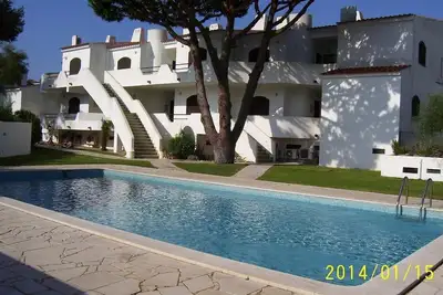 Image de 4 appartement pour personnes handicapées et tres confortable tres agréable au centre ville.