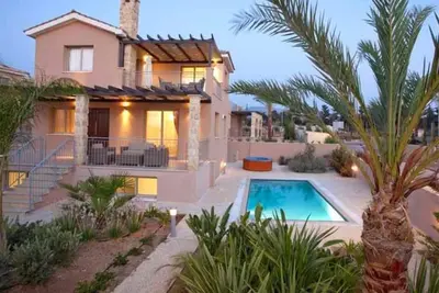 Image de Développement fermé exclusif - Plage privée - Bain à remous - Piscine privée - Salle de jeux