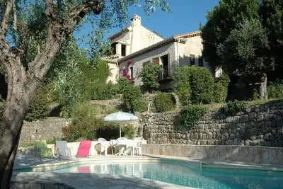Image de Mas provencal typique avec piscine, jardin 5000m2, vue imprenable, calme absolu
