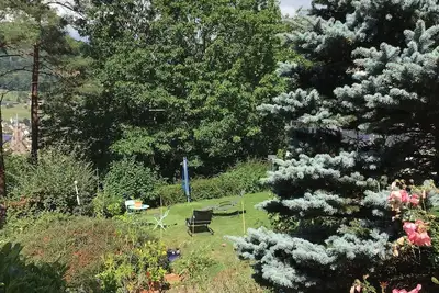 Image de Terrasse et jardin vue sur les montagnes