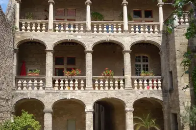 Image de Appartement de Luxe à l'Hôtel d' Alfonce hôtel particulier du Xvii ème siècle
